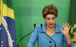 Dilma deve anunciar reajustes de Bolsa Família e Imposto de Renda neste domingo
