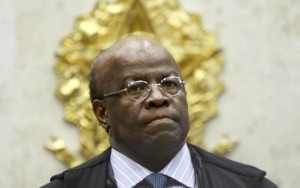 "É de chorar de vergonha", diz Joaquim Barbosa sobre votação do impeachment