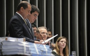 Renan cede à oposição e antecipa escolha de comissão para segunda-feira