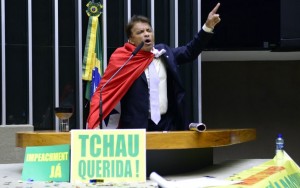 'Deputado do confete no impeachment' tem mandato cassado pela Justiça Eleitoral