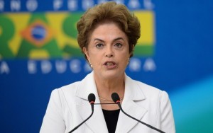 "Não vou dar esse presente para eles", diz Dilma ao negar renúncia