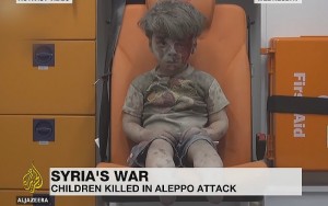 O 'horror de Aleppo' em imagem de menino que sobreviveu a ataque aéreo na Síria