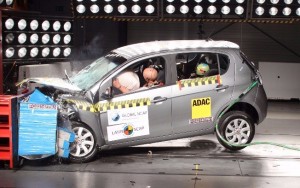 Fiat Palio tem nota de segurança rebaixada em teste de colisão