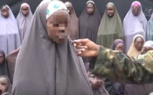 Boko Haram divulga vídeo com meninas sequestradas em 2014