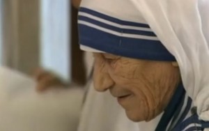 Madre Teresa será canonizada neste domingo