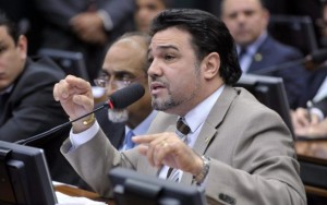 Marco Feliciano afirma ter assinaturas para novo pedido de CPI da UNE 