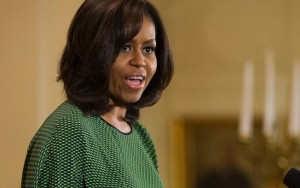 Prefeita renuncia após apoiar publicação racista contra Michelle Obama 