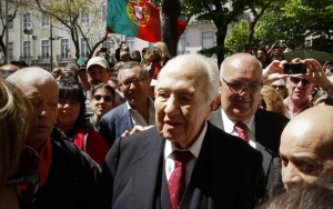 Morre ex-presidente de Portugal Mário Soares e país decreta luto de três dias