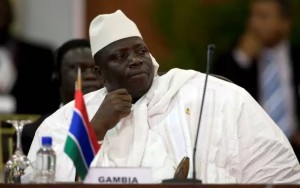 Após resistência, ex-presidente de Gâmbia aceita entregar poder ao sucessor
