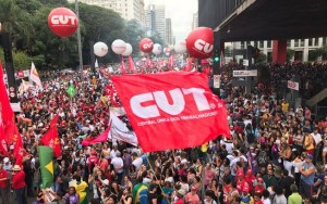 Manifestação contra a reforma da Previdência bloqueia Avenida Paulista em SP