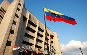 Justiça da Venezuela anula sentença que vetava poderes do Congresso